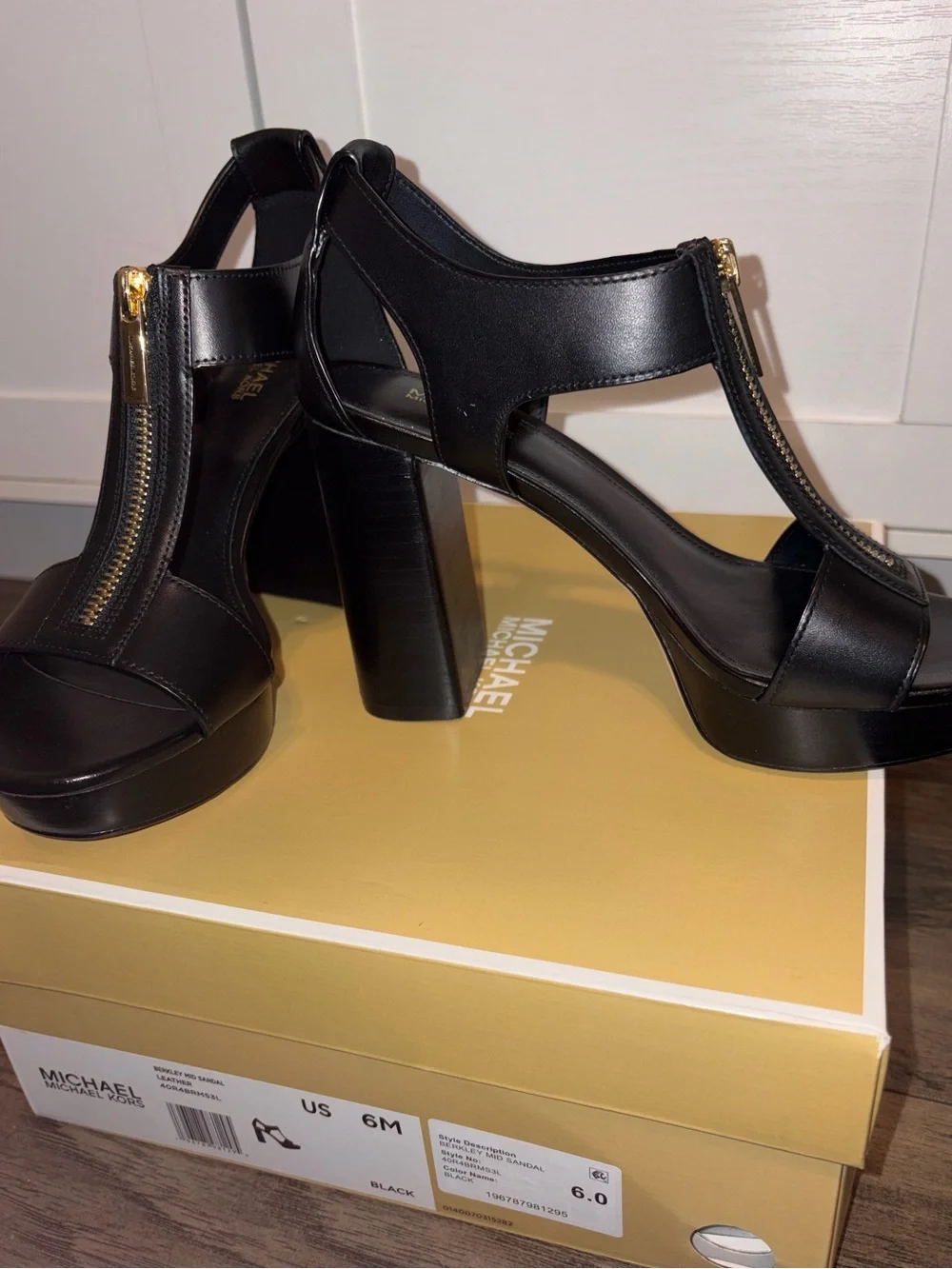 Michael Kors Women's Berkley Mid Sandal, Black, 6 BRAND NEW